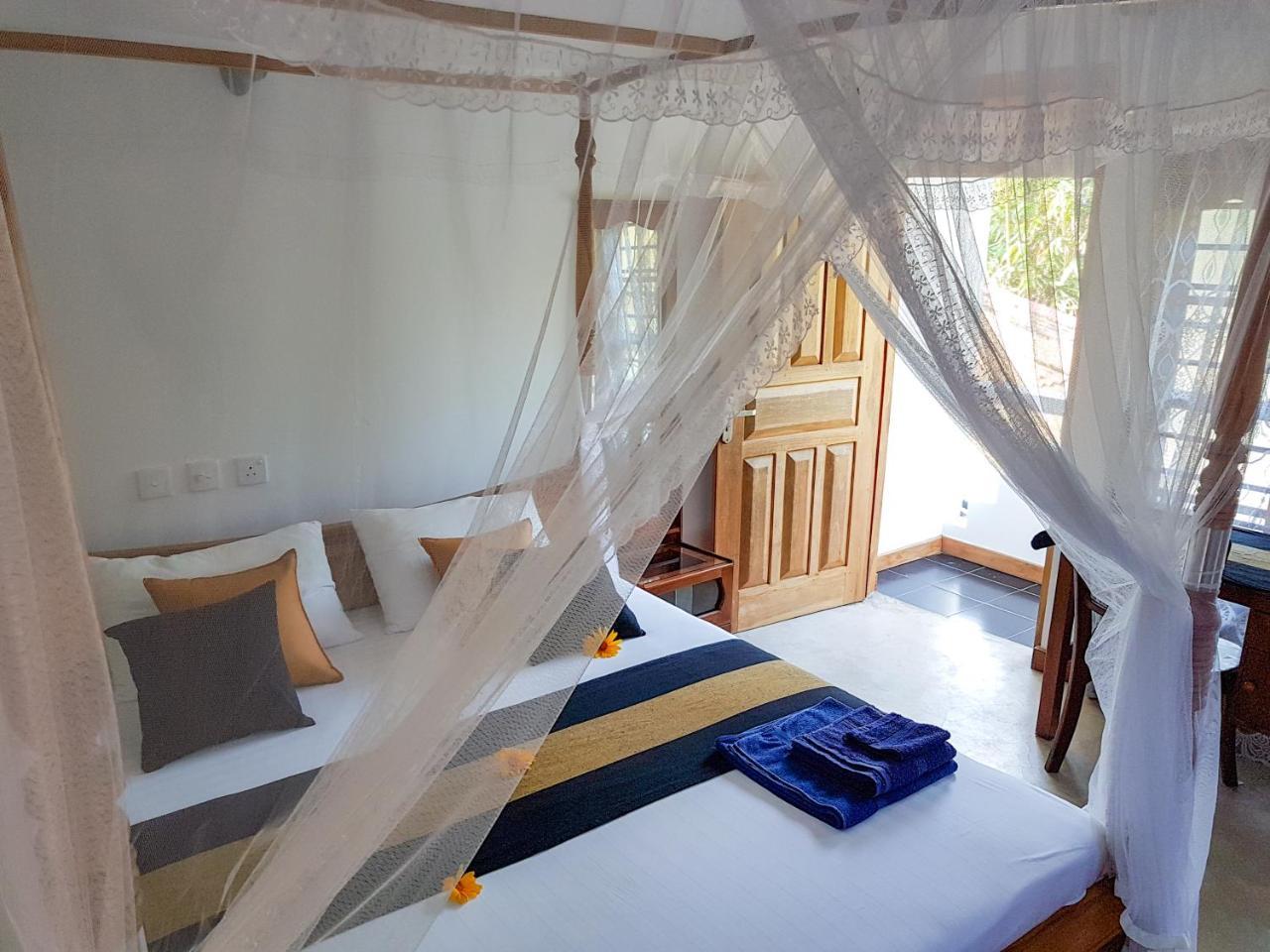 White Villa Beach Resort Mirissa Extérieur photo