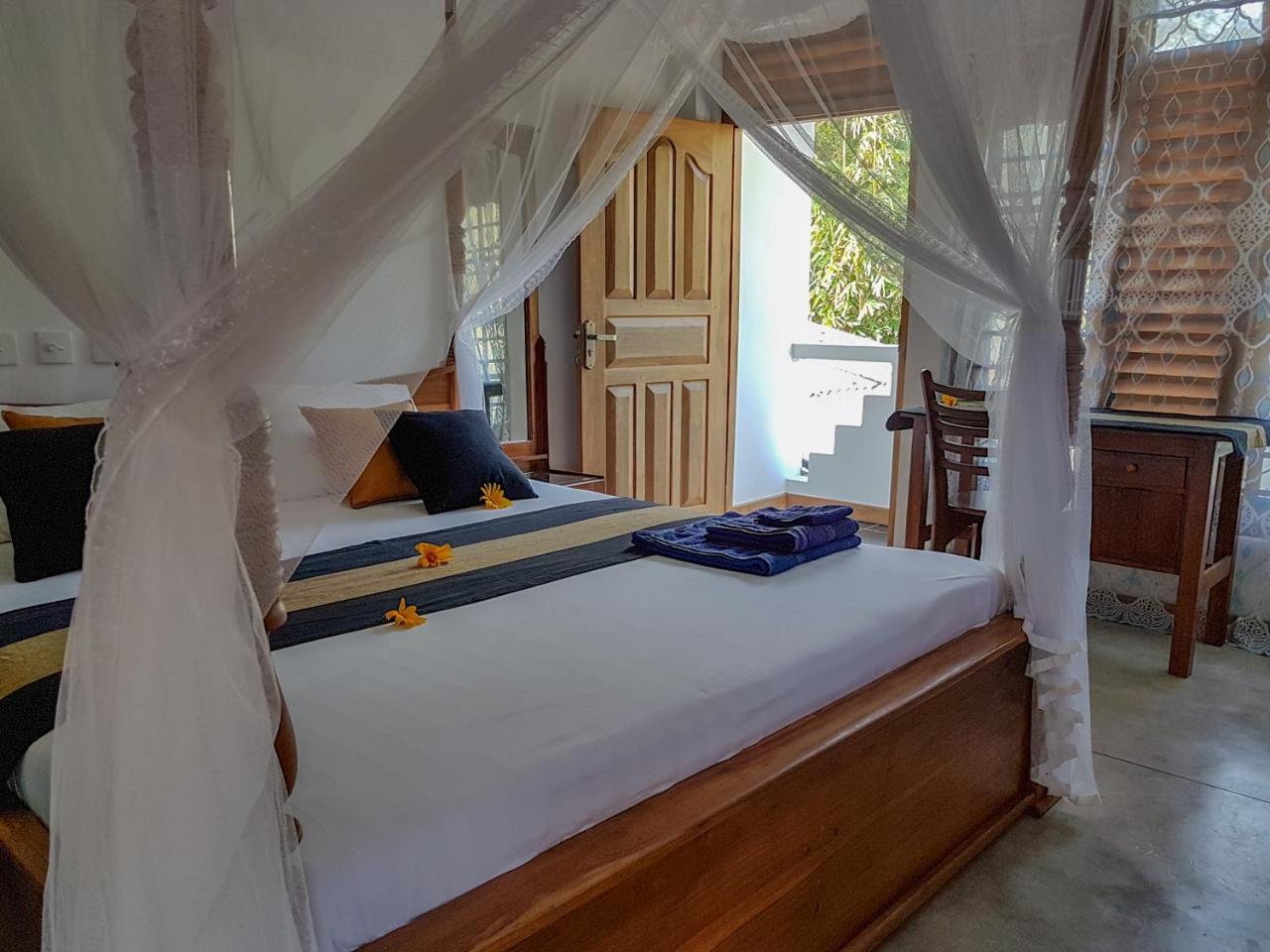 White Villa Beach Resort Mirissa Extérieur photo